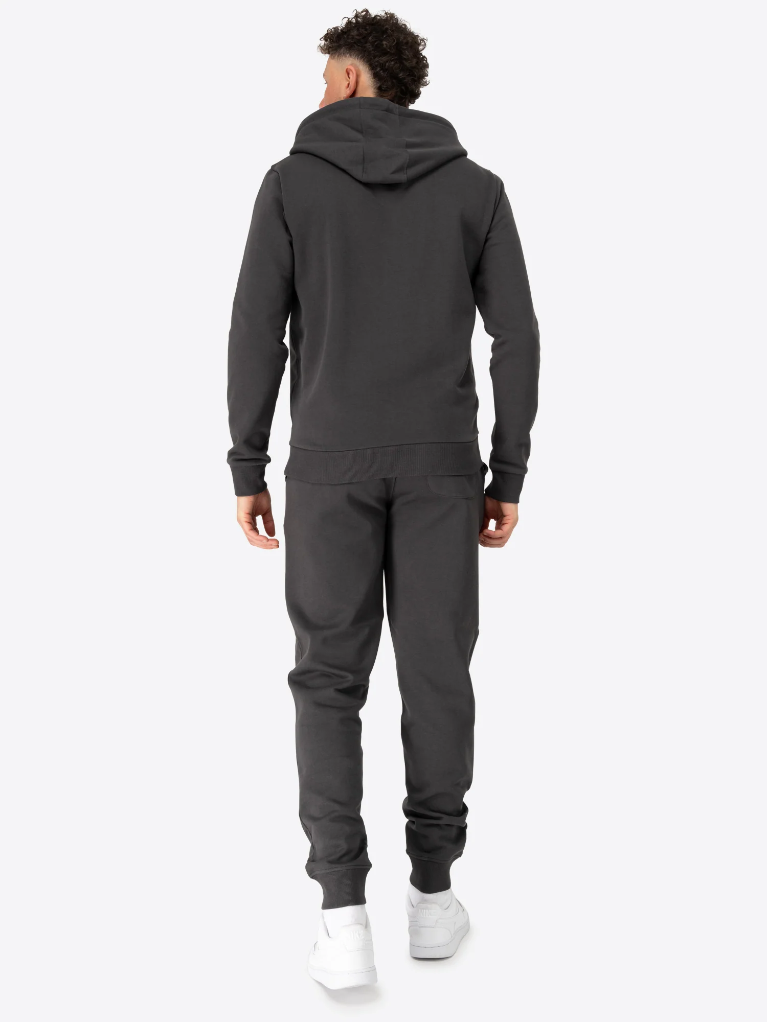 CLOUDY - Image 10